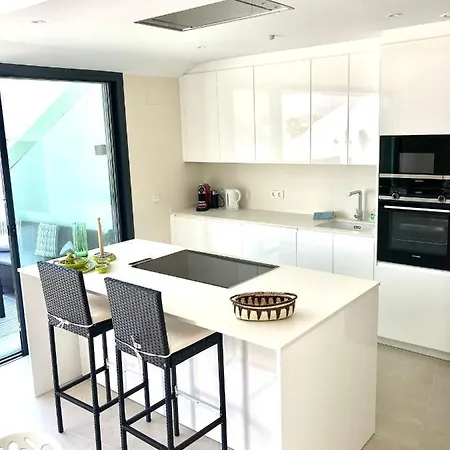 Luxury Penthouse Jacobo - The View דירה *